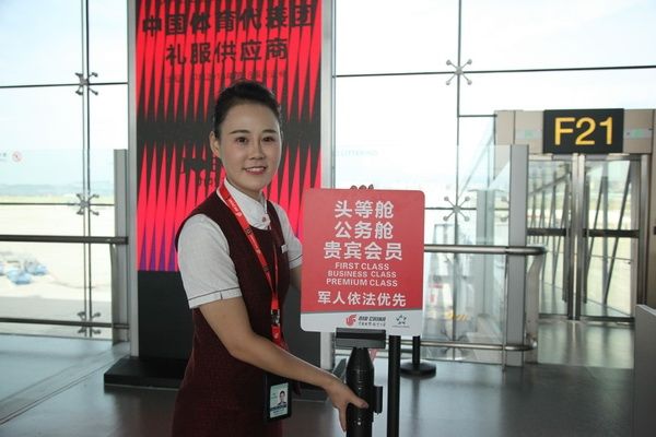 王怡：用心、用情、用愛(ài)工作的國(guó)航重慶地服人